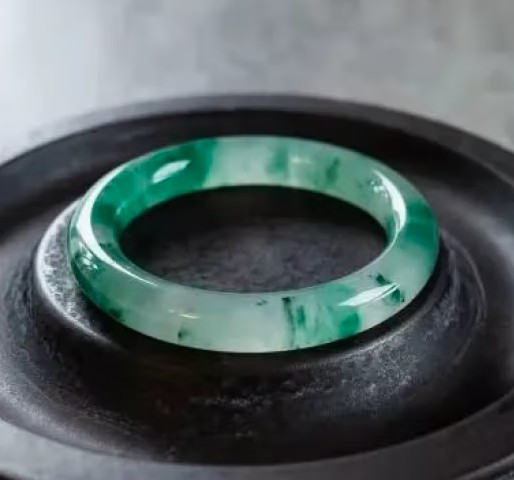 獨龍玉與翡翠哪個值錢